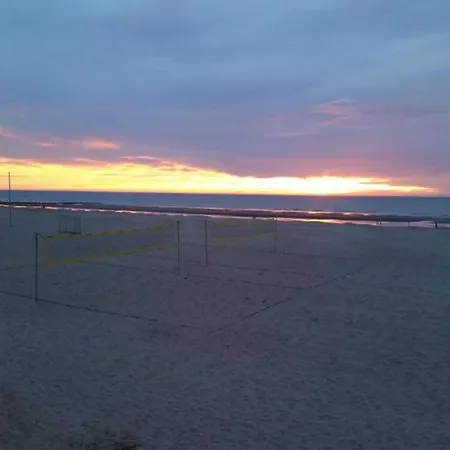 In Near The Beach, Cleaning Included Hébergement de vacances